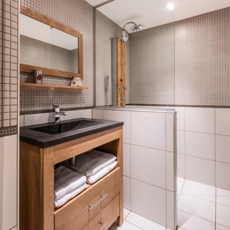 Wanderful Life Les Arcs refuge haut de gamme - Double or Twin Room with Mountain View - 2