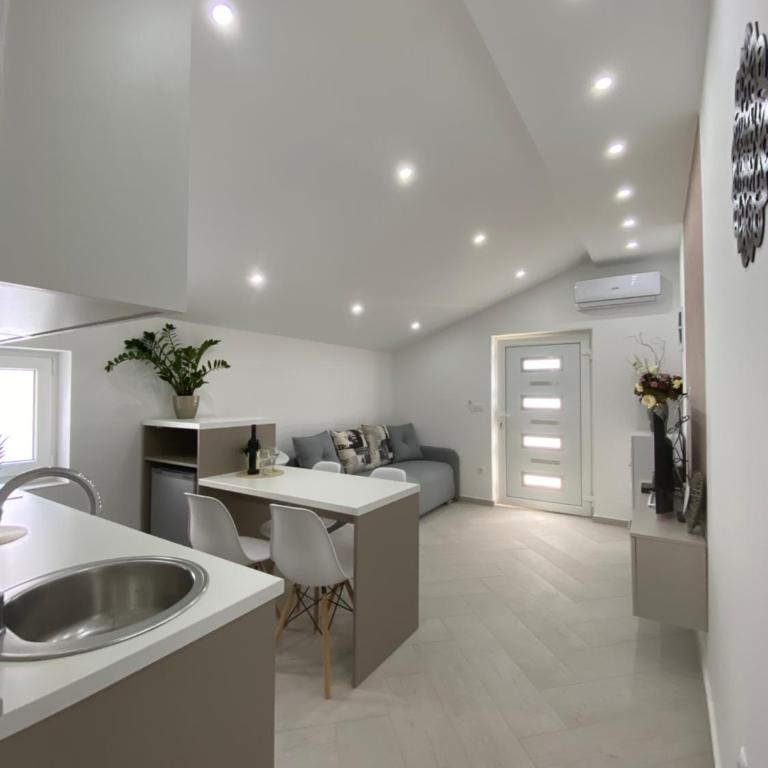 Mavalux apartments - One-Bedroom Apartment - 1