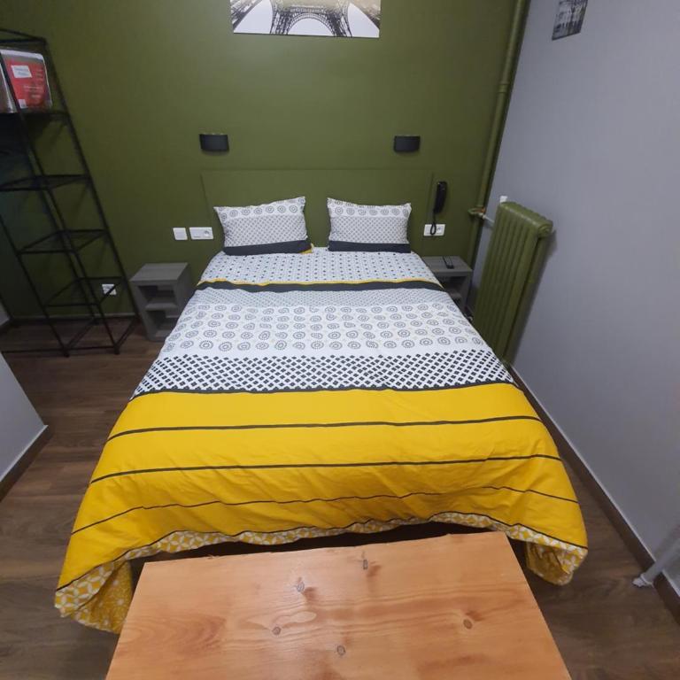 HOTEL SAVOY - Comfort Triple Room with Shower - 2
