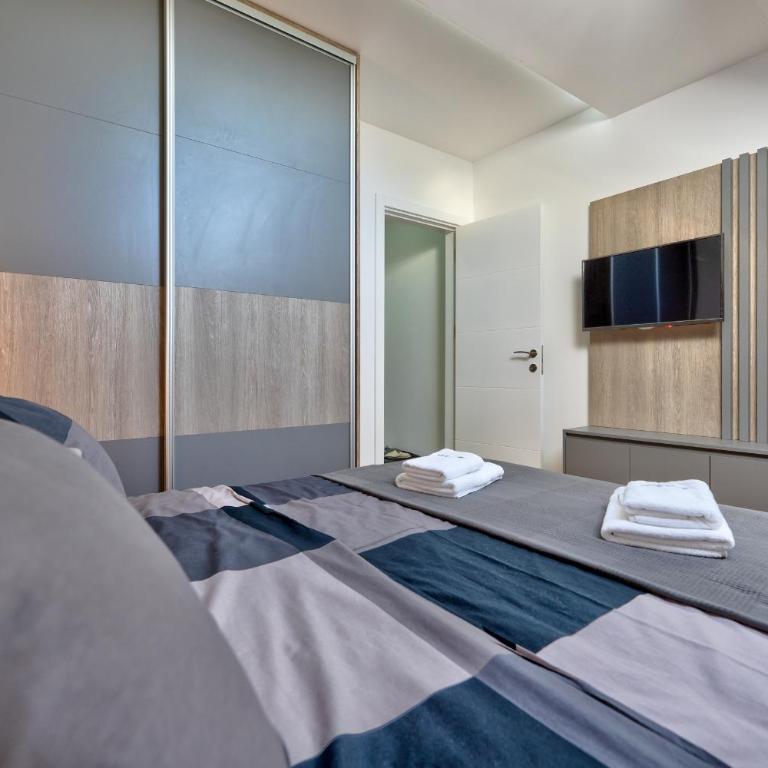 Mala Vida - Two-Bedroom Apartment - 9