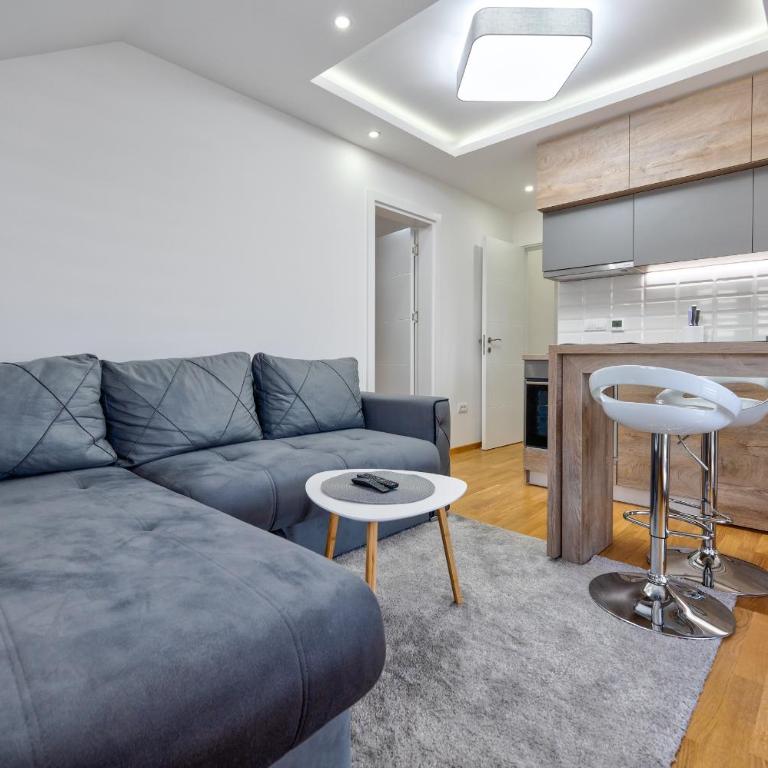 Mala Vida - Two-Bedroom Apartment - 24