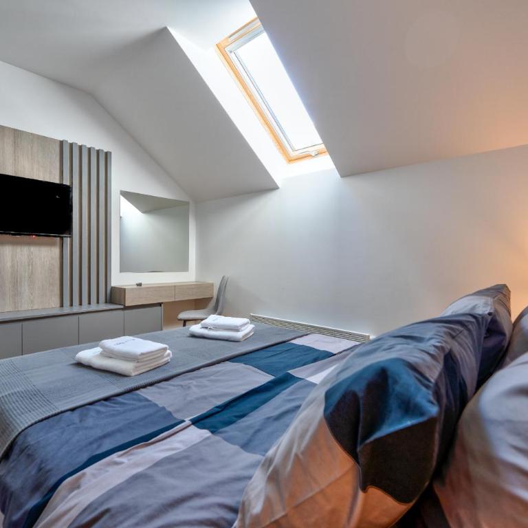Mala Vida - Two-Bedroom Apartment - 32