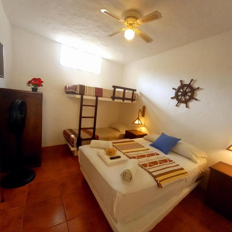 ALOHA LINA - Family Room - 5