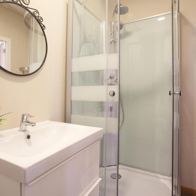 Centric Apartment El Molino Theater p1 - Two-Bedroom Apartment - 9