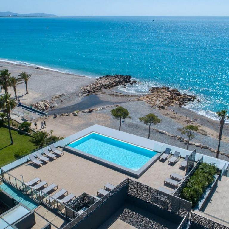 Appartement climatisé les pieds dans l'eau pour 6 personnes avec 1 suite parentale, 1 chambre double et 1 mini chambre Piscine sur le toit clim garage - Appartement 3 Chambres - 3