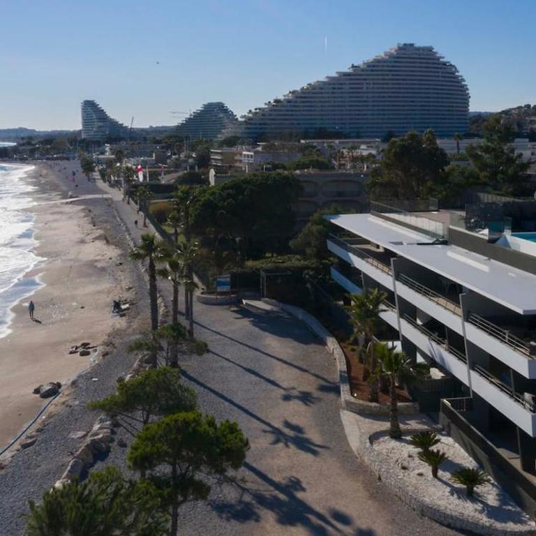 Appartement climatisé les pieds dans l'eau pour 6 personnes avec 1 suite parentale, 1 chambre double et 1 mini chambre Piscine sur le toit clim garage - Appartement 3 Chambres - 11