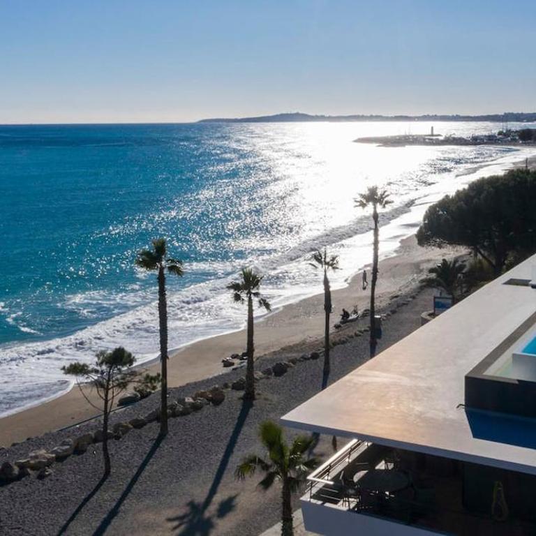 Appartement climatisé les pieds dans l'eau pour 6 personnes avec 1 suite parentale, 1 chambre double et 1 mini chambre Piscine sur le toit clim garage - Appartement 3 Chambres - 8
