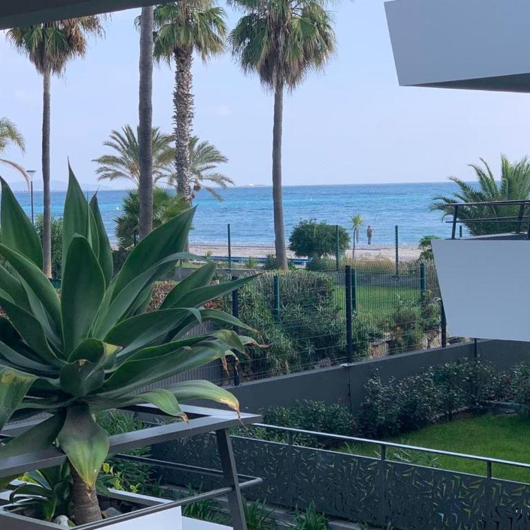 Appartement climatisé les pieds dans l'eau pour 6 personnes avec 1 suite parentale, 1 chambre double et 1 mini chambre Piscine sur le toit clim garage - Appartement 3 Chambres - 12
