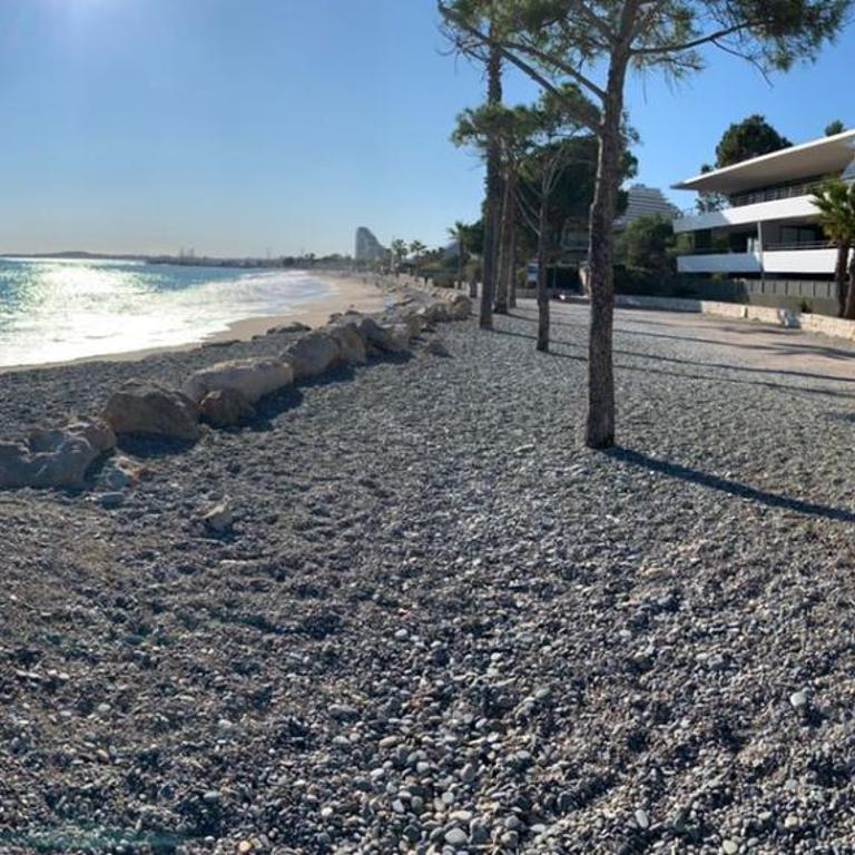 Appartement climatisé les pieds dans l'eau pour 6 personnes avec 1 suite parentale, 1 chambre double et 1 mini chambre Piscine sur le toit clim garage - Appartement 3 Chambres - 19