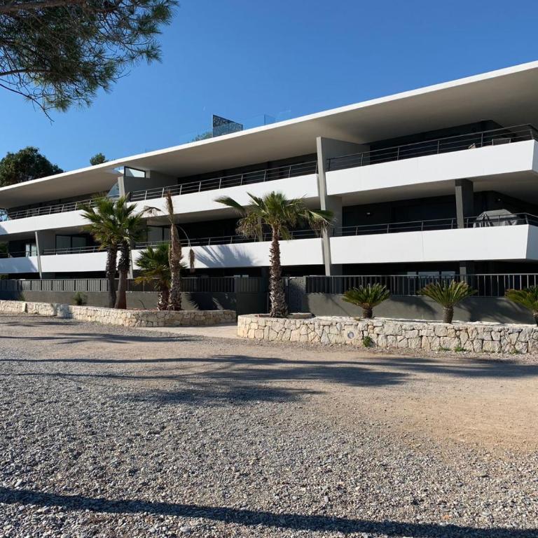 Appartement climatisé les pieds dans l'eau pour 6 personnes avec 1 suite parentale, 1 chambre double et 1 mini chambre Piscine sur le toit clim garage - Appartement 3 Chambres - 21