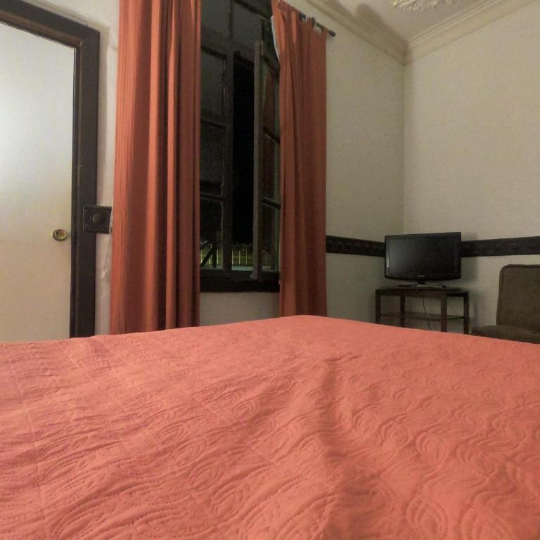 Hostal Tres casas - Habitación Doble con baño privado - 2