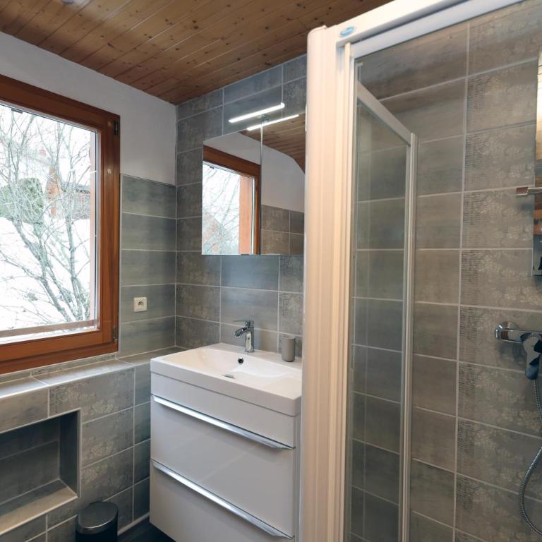 CHALET 6 PERS INDEPENDANT PROCHE CENTRE ET LAC - Chalet 3 Chambres - 6