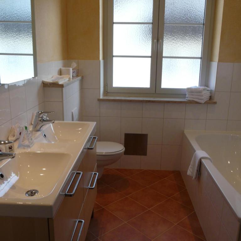 Hotel Roter Hahn - Bed & Breakfast - Apartment mit 2 Schlafzimmern - 3