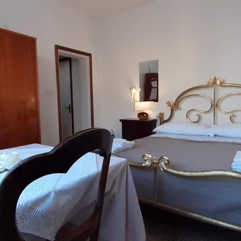 BeeLiving Room&Breakfast - Camera Matrimoniale con Bagno Privato - 5