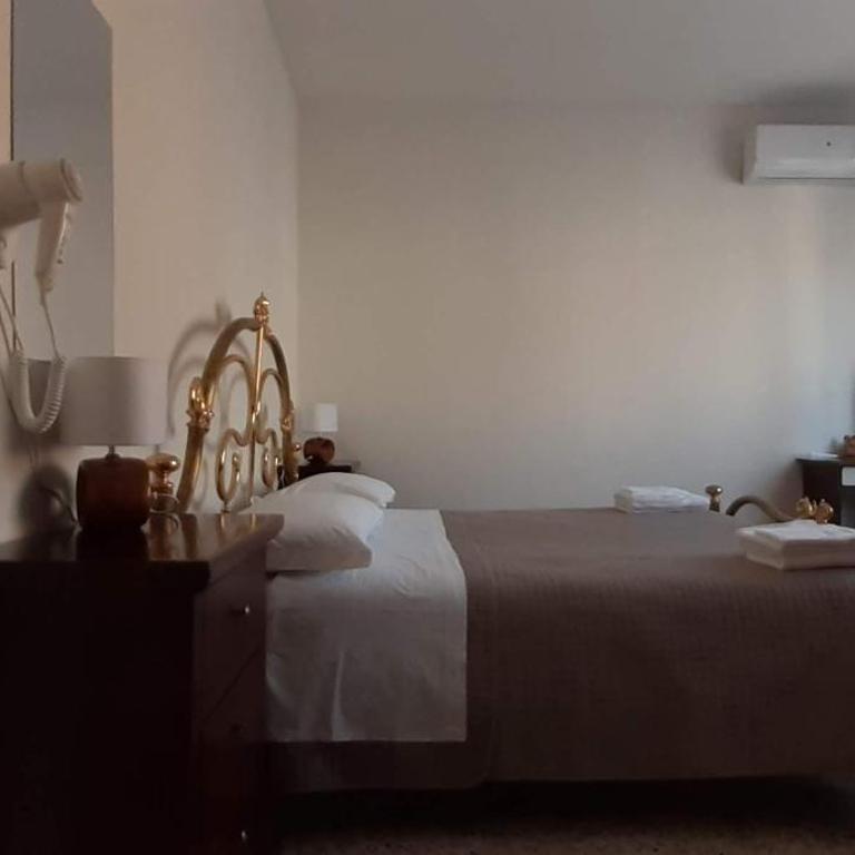 BeeLiving Room&Breakfast - Camera Matrimoniale con Bagno Privato - 3