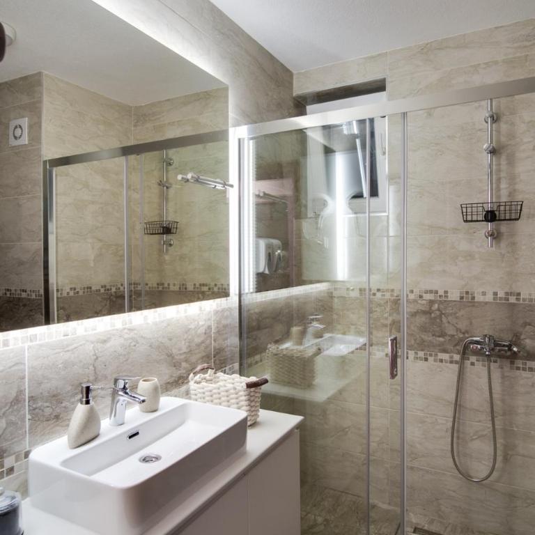 IN LUX SPA APARTMAN - One-Bedroom Apartment - 21