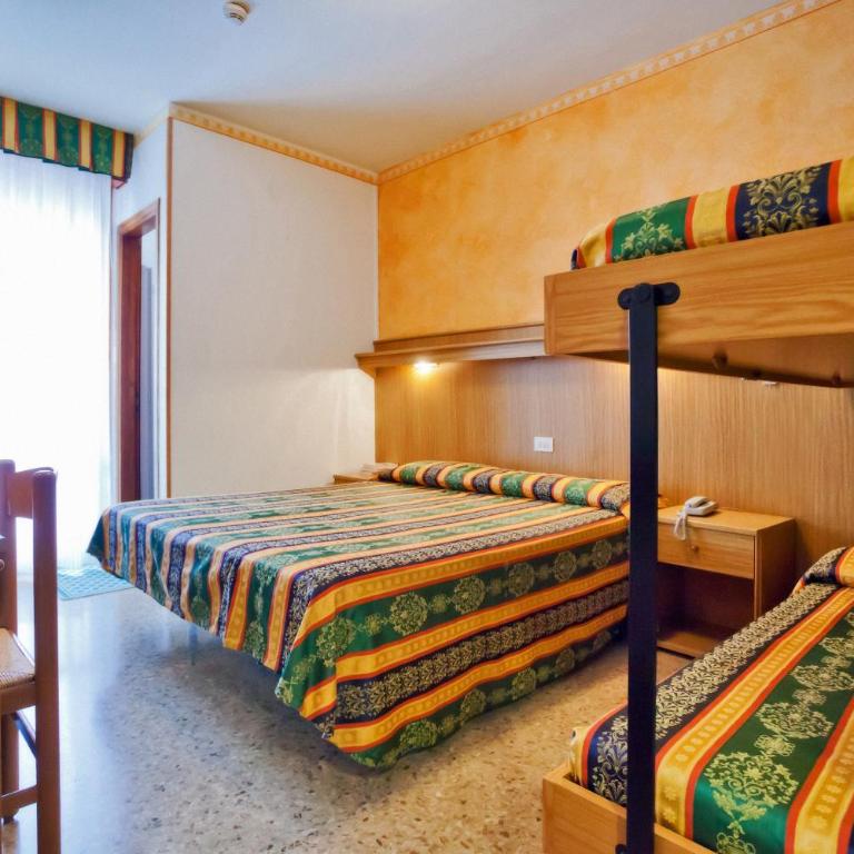 Hotel Kennedy - Camera Familiare - 1