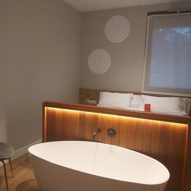 Habital Suites - Camera Matrimoniale Deluxe con Vasca - 11