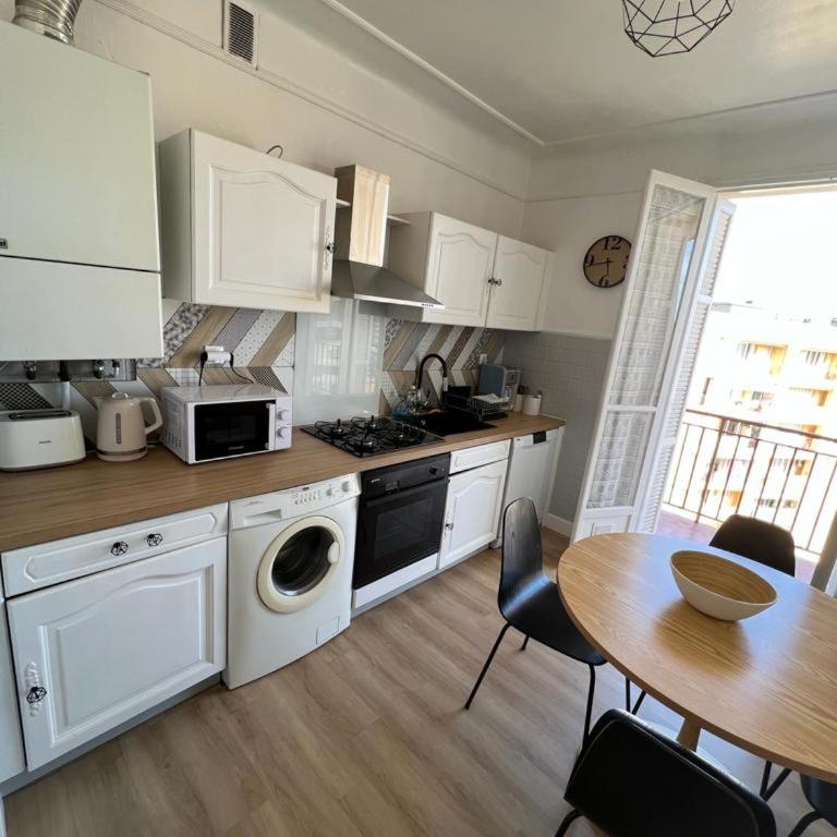Appartement climatisé F3 proche plage port et aéroport - Appartement 2 Chambres - 10