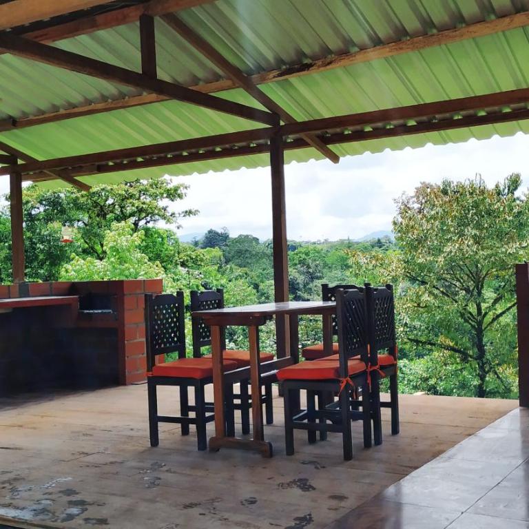 Cabañas Manakins - Three-Bedroom House - 40