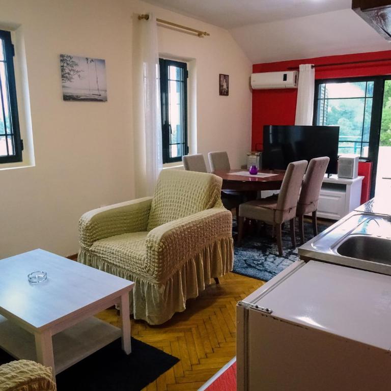 VUK's 5 min from the BEACH Two-Bedroom Apart - Apartman sa 2 Spavaće Sobe - 1