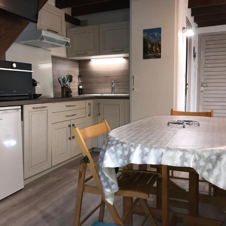 APPARTEMENT CAUTERETS POUR 4 PERSONNES AVEC PARKING - Appartement 1 Chambre - 3