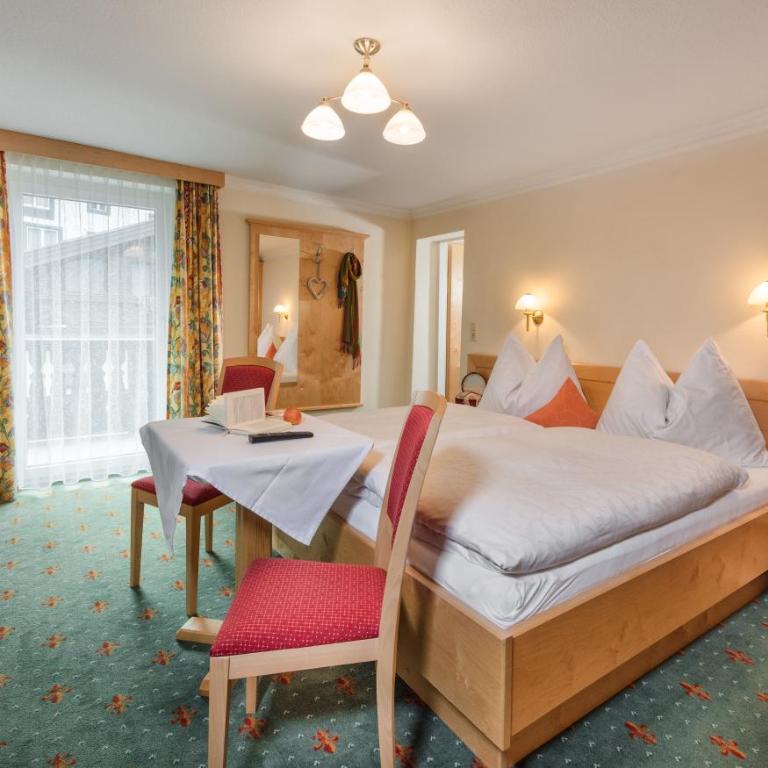 Pension Maria - Doppelzimmer mit Balkon - 3