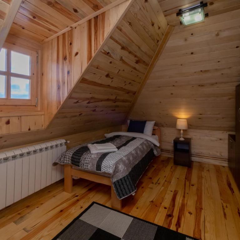 Rankovi konaci - Three-Bedroom House - 10