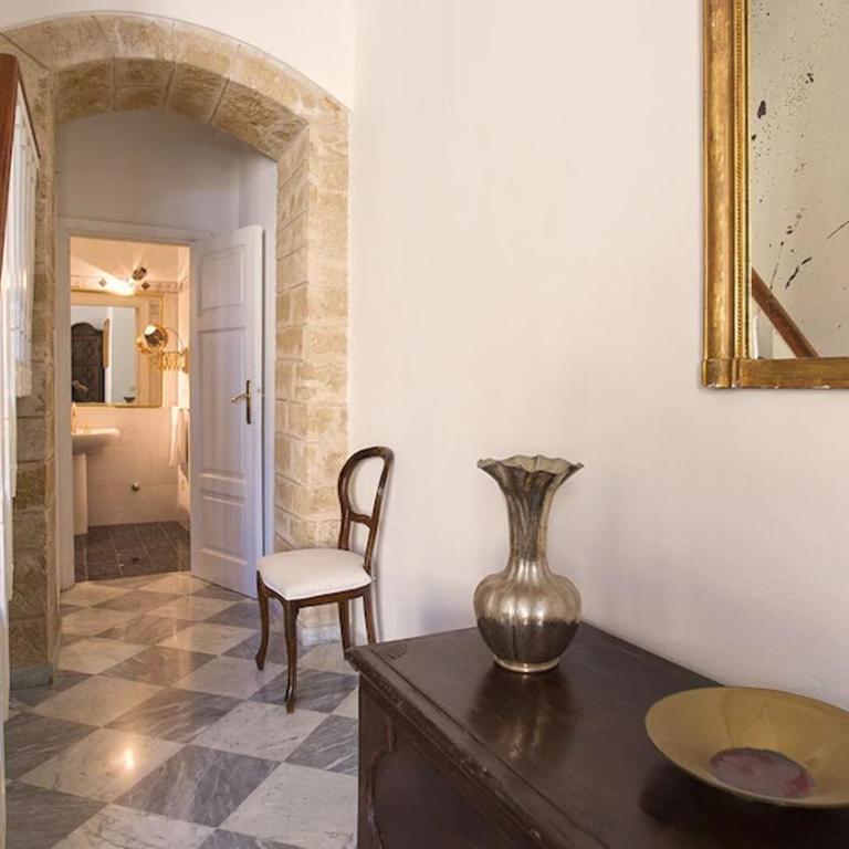 Alghero Palazzo Albis in pieno centro per 8 persone - Three-Bedroom Vacation Home - 32