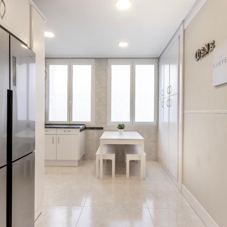 AkomodaT en apartamento en el centro de Bilbao con parking - Apartment - 12
