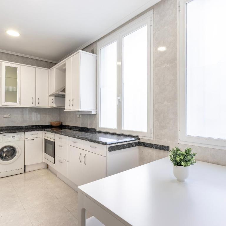 AkomodaT en apartamento en el centro de Bilbao con parking - Apartment - 2