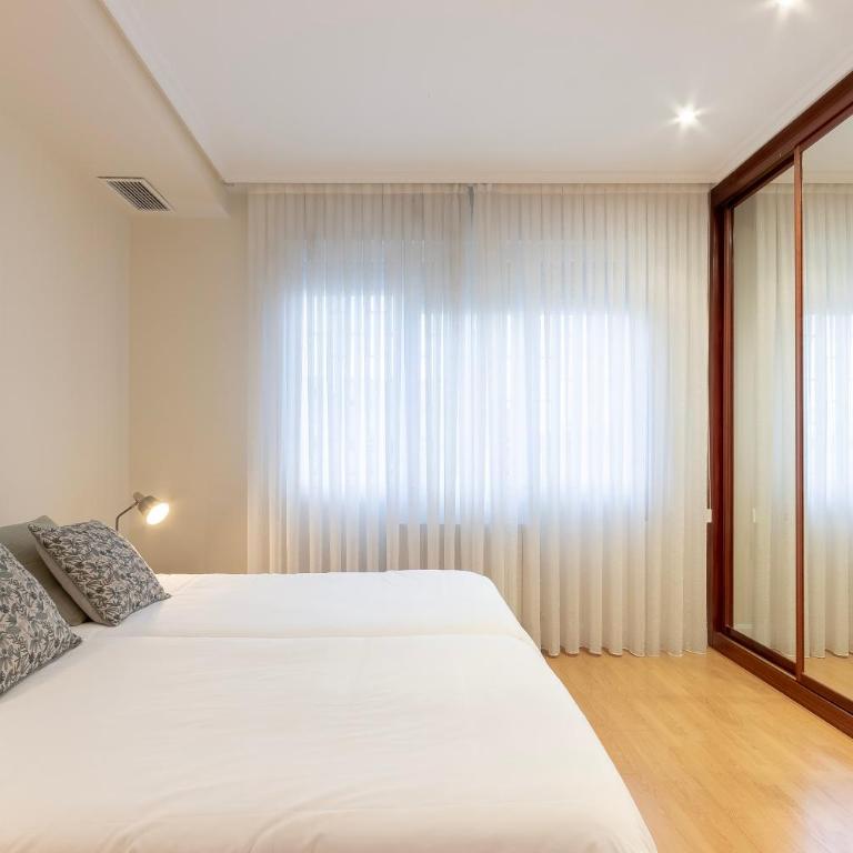 AkomodaT en apartamento en el centro de Bilbao con parking - Apartment - 4
