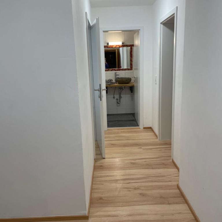 Apartment Sabrina - Familienzimmer mit Badewanne - 10
