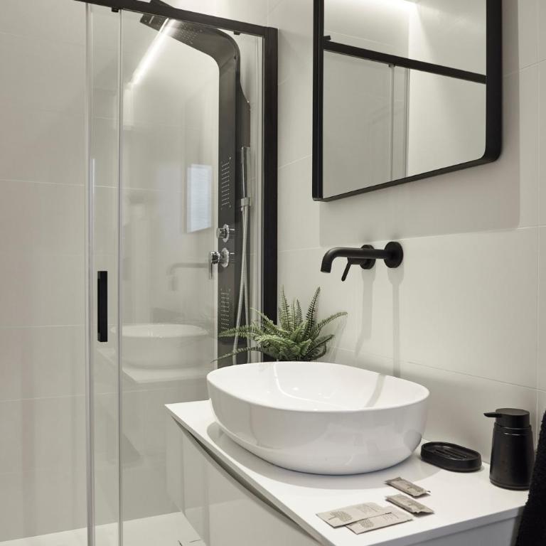 After8-Black&White - One-Bedroom Apartment - 2