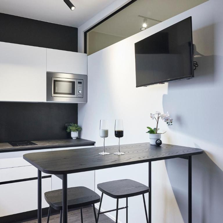After8-Black&White - One-Bedroom Apartment - 1