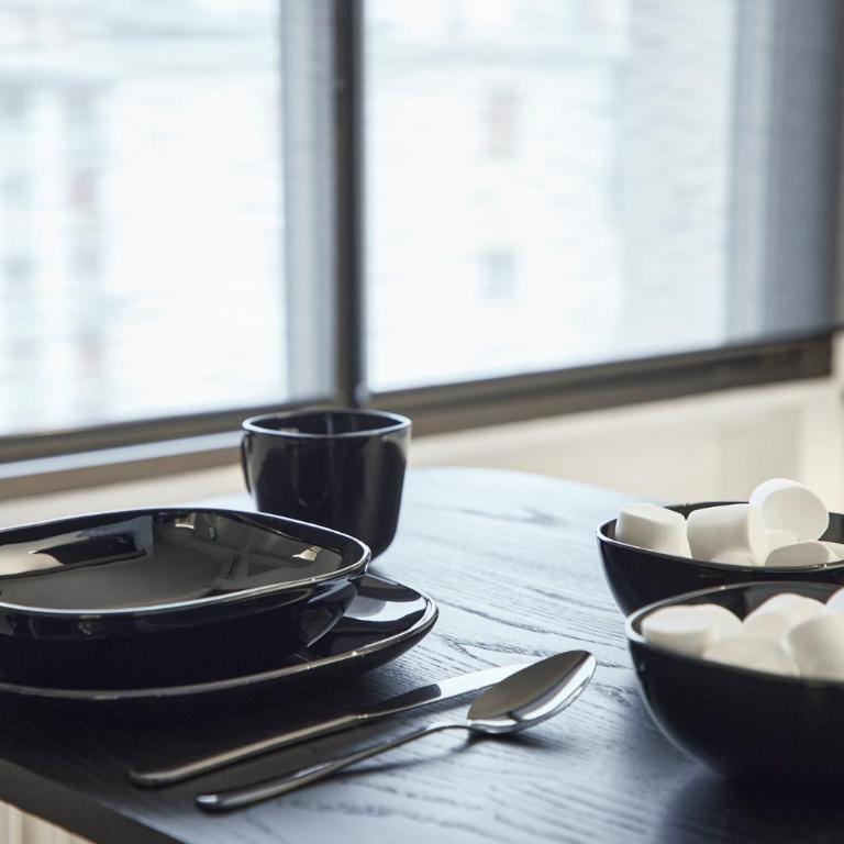 After8-Black&White - One-Bedroom Apartment - 3
