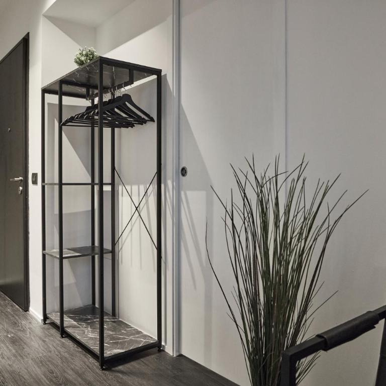 After8-Black&White - One-Bedroom Apartment - 9