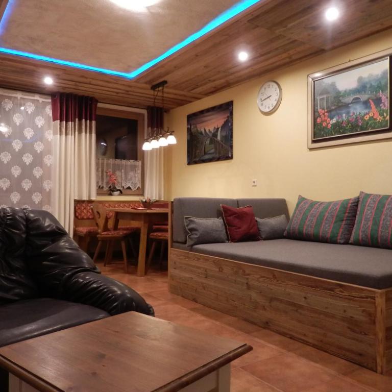 Schloßburg Reiserhof - Two-Bedroom Apartment with Balcony - 9