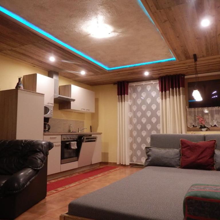 Schloßburg Reiserhof - Two-Bedroom Apartment with Balcony - 10