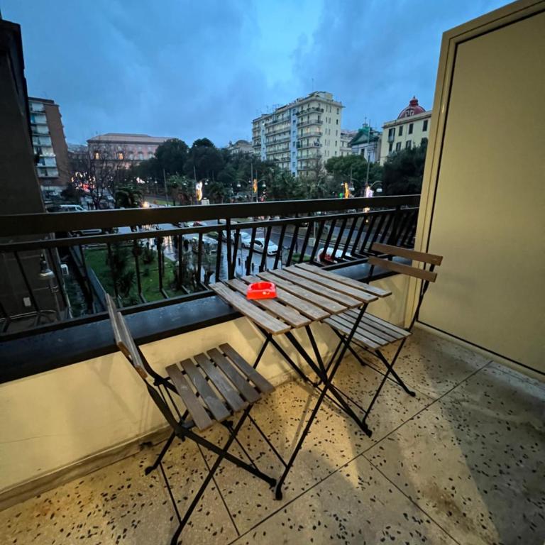 Napoli Regina - Camera Matrimoniale con Balcone - 17
