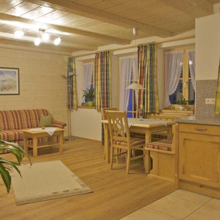 Ferienwohnungen Bauregger - Chiemgau Karte - Apartment mit Terrasse - 1