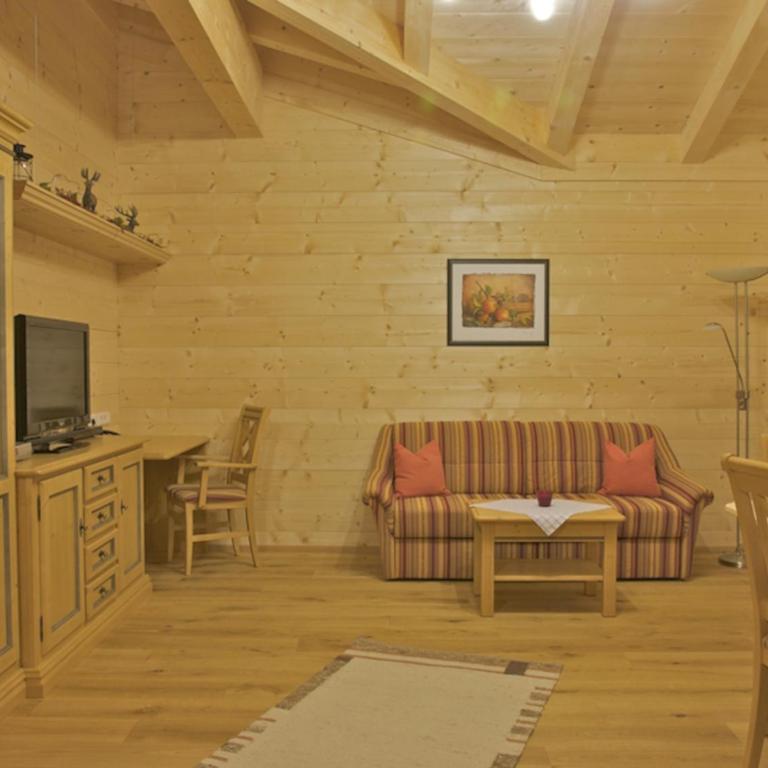Ferienwohnungen Bauregger - Chiemgau Karte - Apartment mit Balkon - 2