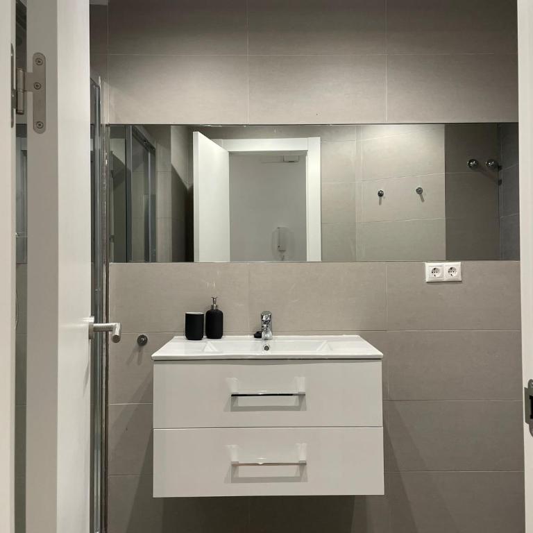 Apartamentos Cisneros - One-Bedroom Apartment - 12