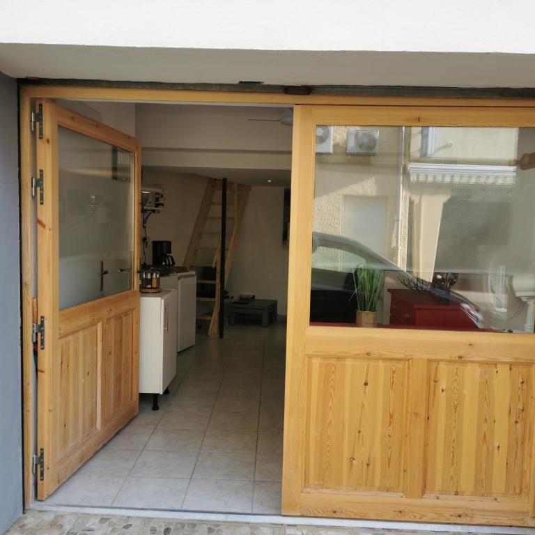 STUDIO 4 PERSONNES A 2Mn DE LA PLAGE - Studio - 10