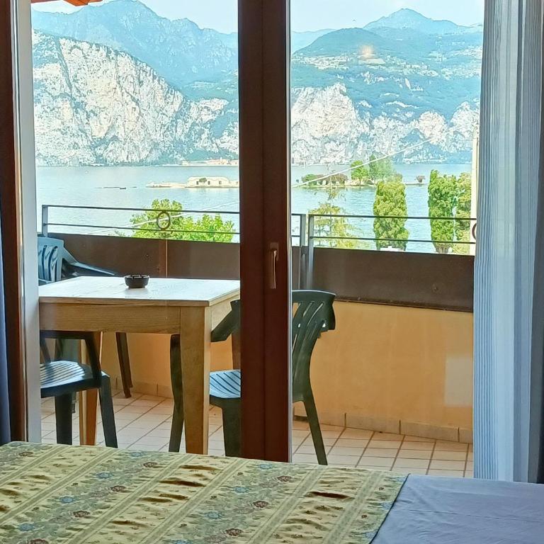 Hotel Villa Isabella - Camera Matrimoniale Deluxe con Vista Lago - 1
