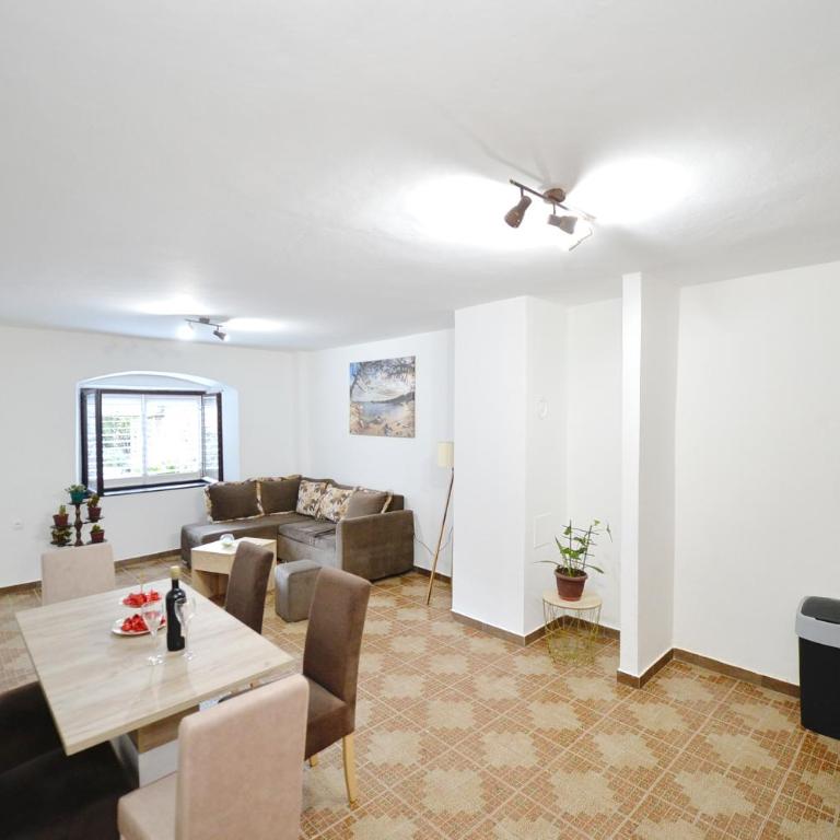 Stone house Dobrota,FREE PRIVATE PARKING - Three-Bedroom House - 14