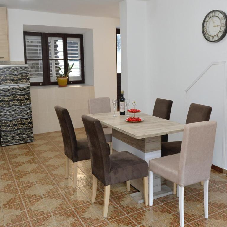 Stone house Dobrota,FREE PRIVATE PARKING - Three-Bedroom House - 24