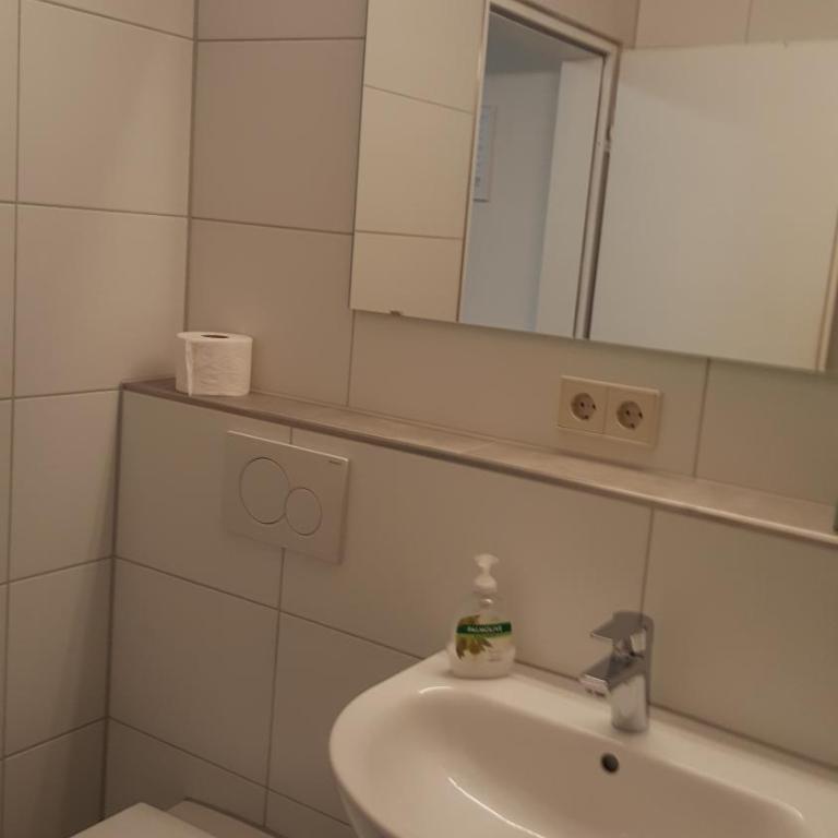 Fewo FRIADO im Ferienpark OA - ohne Zusatzkosten nach Anreise - mit Hallenbad, W-Lan, PKW-Garage, Kurtaxe mit Allgäu-Walser-Pass, Bett- und Handtuch-Wäsche sowie End-Reinigung - One-Bedroom Apartment - 45