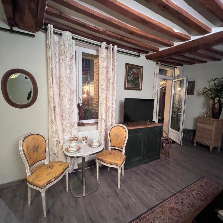 Les Maisons d'Augustine, demeure de charme de la cour Ste Catherine - Studio Supérieur en Rez-de-Jardin - 1