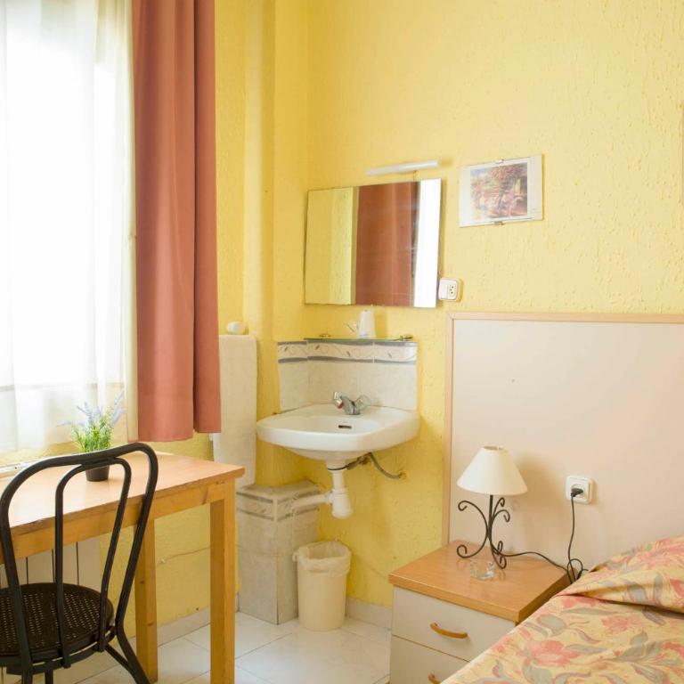 Hostal Alhambra Tarragona - Habitación Individual con baño compartido - 10